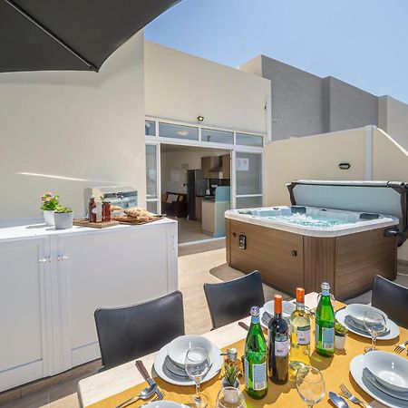 Summer Breeze Penthouse With Private Hot Tub & Terrace With Panoramic Views, By Getawaysmalta Mellieħa Exterior foto