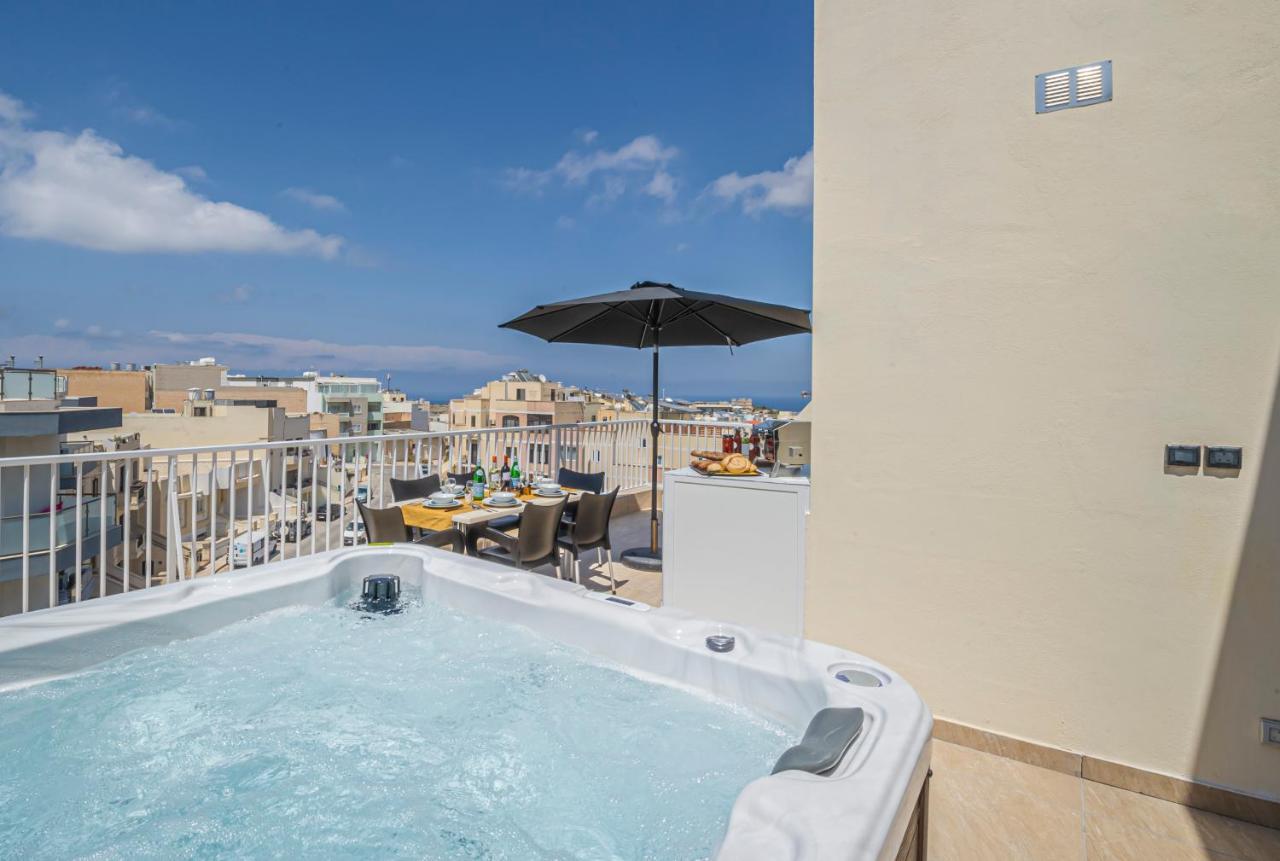 Summer Breeze Penthouse With Private Hot Tub & Terrace With Panoramic Views, By Getawaysmalta Mellieħa Exterior foto