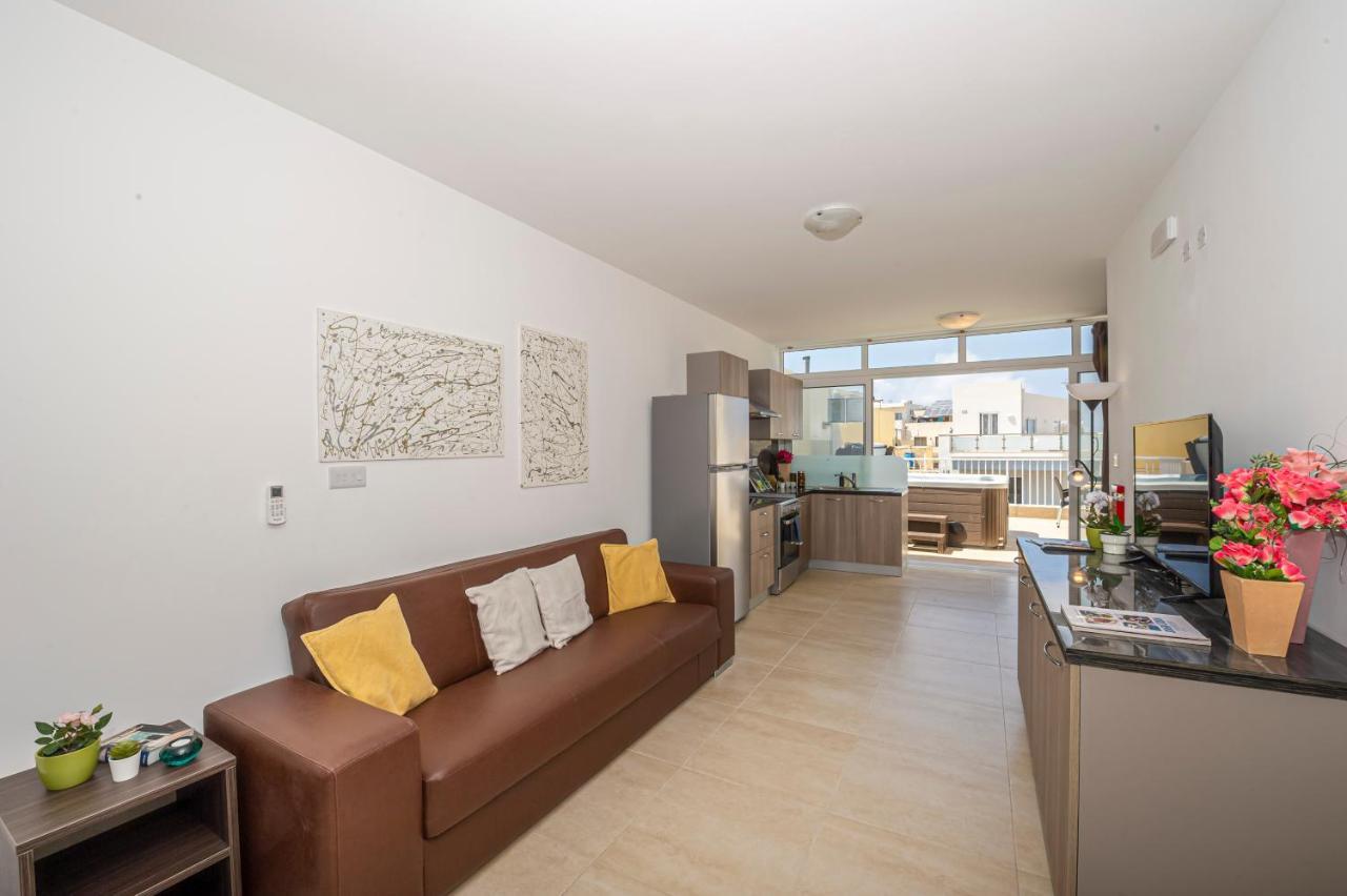 Summer Breeze Penthouse With Private Hot Tub & Terrace With Panoramic Views, By Getawaysmalta Mellieħa Exterior foto