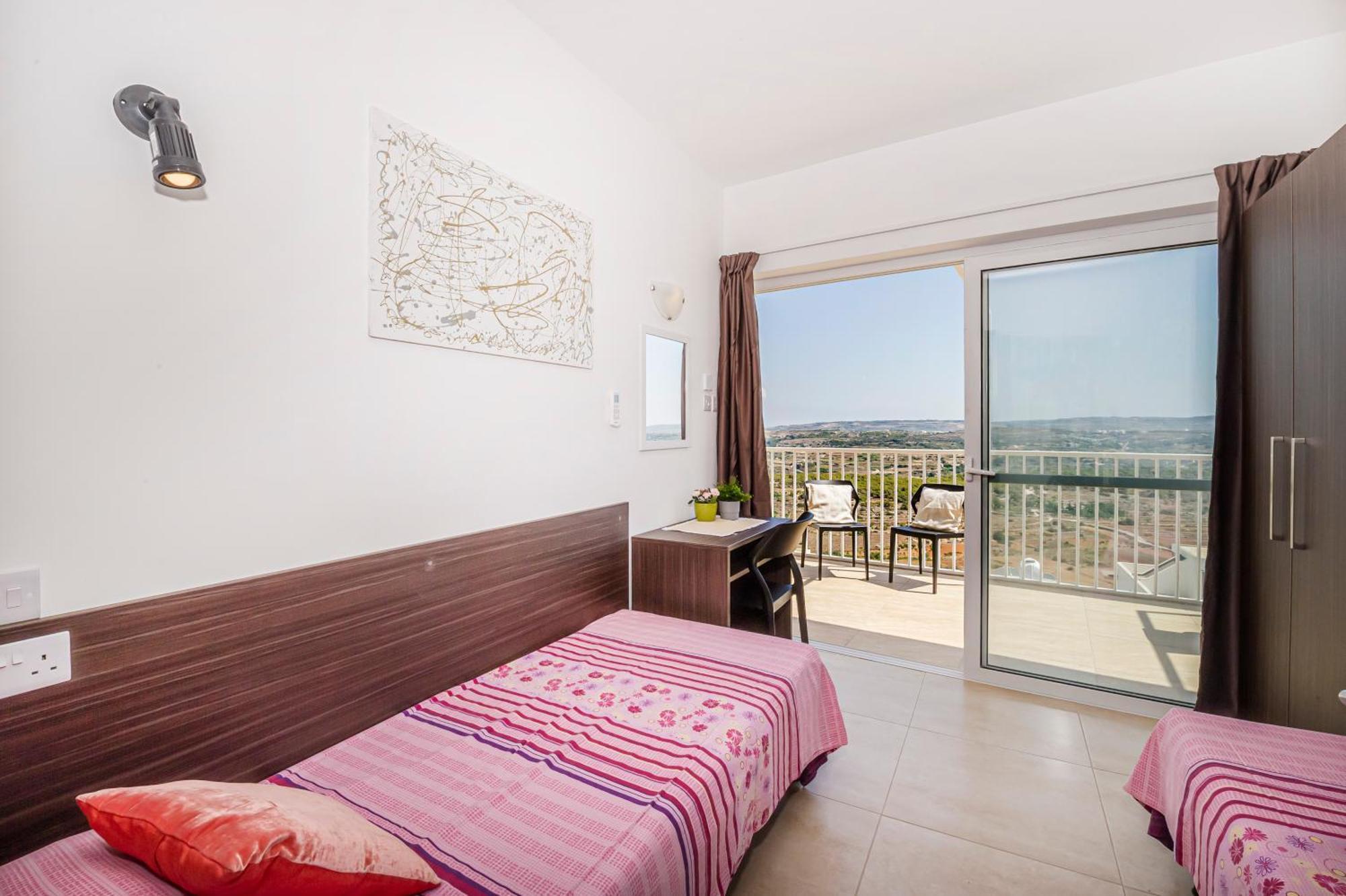Summer Breeze Penthouse With Private Hot Tub & Terrace With Panoramic Views, By Getawaysmalta Mellieħa Exterior foto