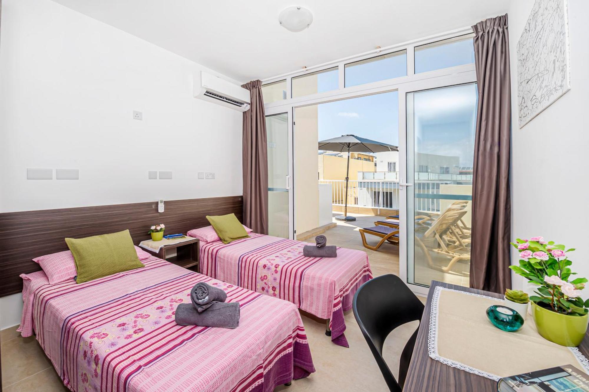 Summer Breeze Penthouse With Private Hot Tub & Terrace With Panoramic Views, By Getawaysmalta Mellieħa Exterior foto