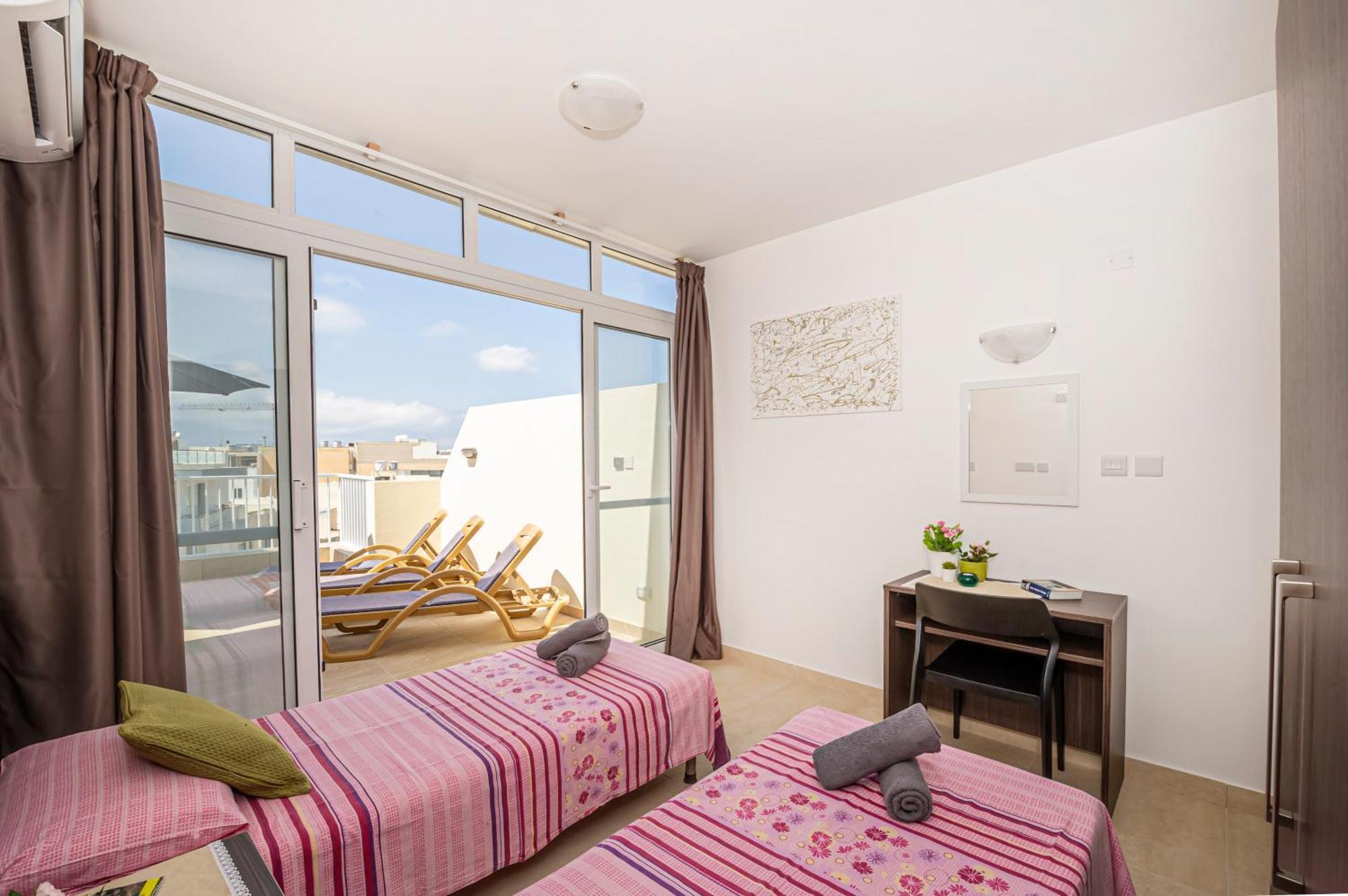 Summer Breeze Penthouse With Private Hot Tub & Terrace With Panoramic Views, By Getawaysmalta Mellieħa Exterior foto